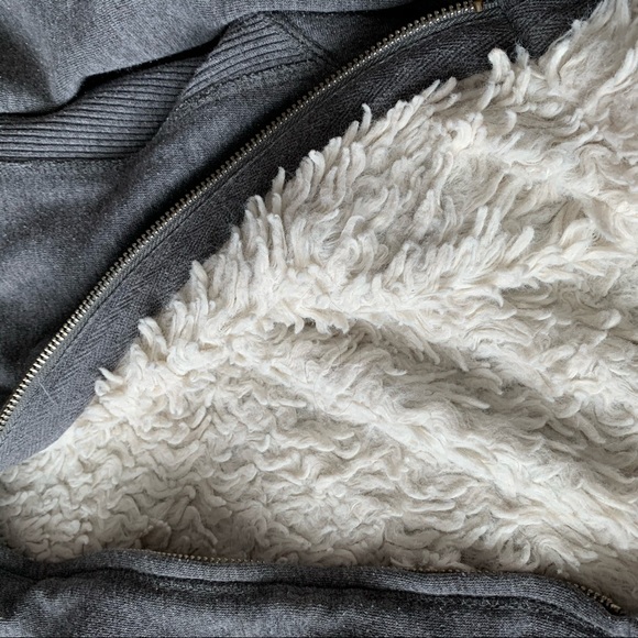 Guess Jeans Sweater - Picture 4 of 6